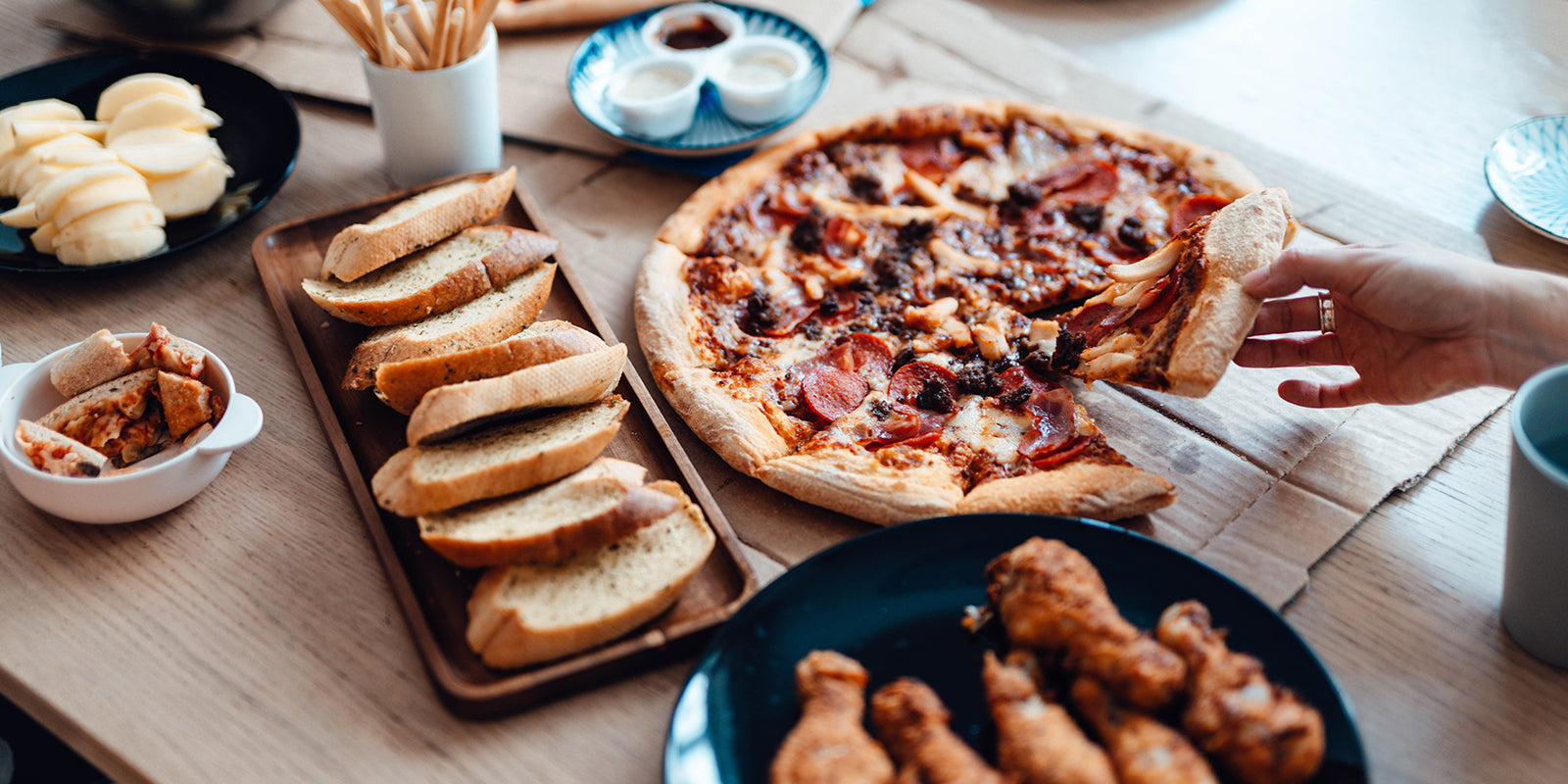 Kohlenhydratreiches Essen wie Pizza und Brot